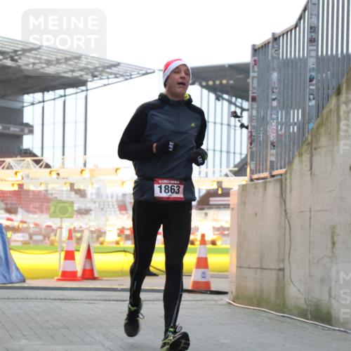 08.12.2024 - St. Pauli X-Mass-Run No. 14 H.Heesch http://msf.ph/oto/7489067 08.12.2024 09:54:53 Ziel 185, 1948, 1863, 2588 meine-sportfotos.de