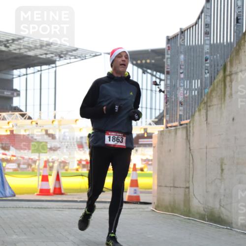 08.12.2024 - St. Pauli X-Mass-Run No. 14 H.Heesch http://msf.ph/oto/7489071 08.12.2024 09:54:53 Ziel 185, 1948, 1863, 2588 meine-sportfotos.de