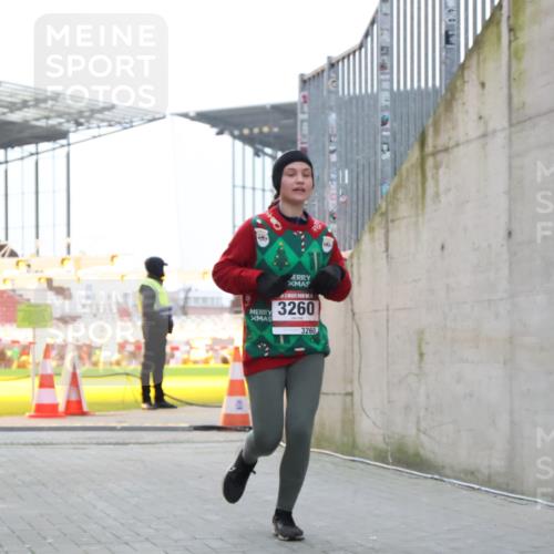 08.12.2024 - St. Pauli X-Mass-Run No. 14 H.Heesch http://msf.ph/oto/7489076 08.12.2024 10:03:48 Ziel 809, 2822, 3260, 1912, 1949, 3072, 3260 meine-sportfotos.de