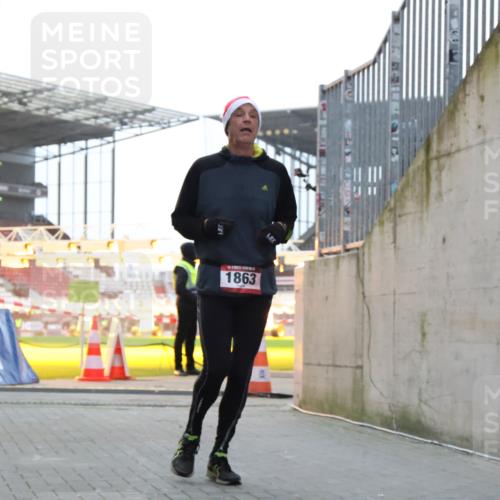 08.12.2024 - St. Pauli X-Mass-Run No. 14 H.Heesch http://msf.ph/oto/7489081 08.12.2024 09:54:53 Ziel 185, 1948, 1863, 2588 meine-sportfotos.de