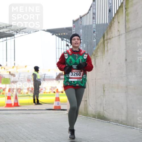 08.12.2024 - St. Pauli X-Mass-Run No. 14 H.Heesch http://msf.ph/oto/7489087 08.12.2024 10:03:48 Ziel 809, 2822, 3260, 1912, 1949, 3072, 3260 meine-sportfotos.de