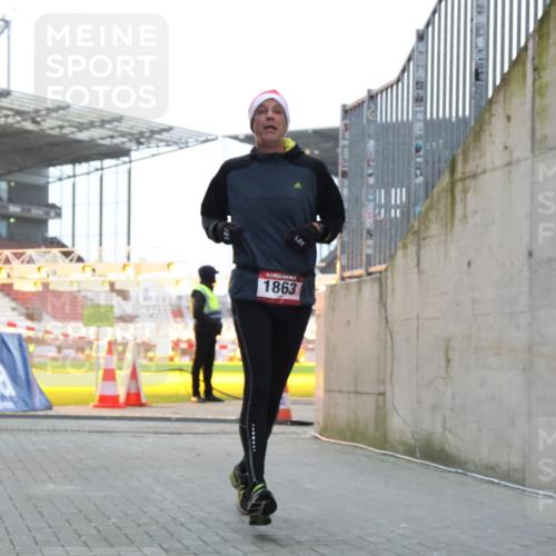 08.12.2024 - St. Pauli X-Mass-Run No. 14 H.Heesch http://msf.ph/oto/7489091 08.12.2024 09:54:53 Ziel 185, 1948, 1863, 2588 meine-sportfotos.de