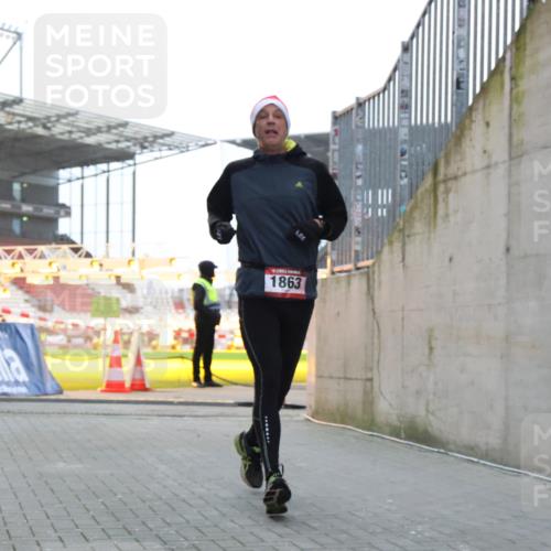08.12.2024 - St. Pauli X-Mass-Run No. 14 H.Heesch http://msf.ph/oto/7489098 08.12.2024 09:54:53 Ziel 185, 1948, 1863, 2588 meine-sportfotos.de