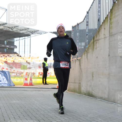 08.12.2024 - St. Pauli X-Mass-Run No. 14 H.Heesch http://msf.ph/oto/7489102 08.12.2024 09:54:53 Ziel 185, 1948, 1863, 2588 meine-sportfotos.de