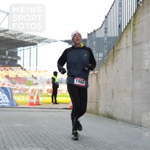 08.12.2024 - St. Pauli X-Mass-Run No. 14 H.Heesch http://msf.ph/oto/7489106 08.12.2024 09:54:53 Ziel 185, 1948, 1863, 2588 meine-sportfotos.de