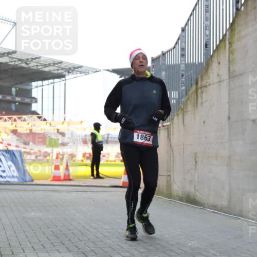 08.12.2024 - St. Pauli X-Mass-Run No. 14 H.Heesch http://msf.ph/oto/7489113 08.12.2024 09:54:53 Ziel 185, 1948, 1863, 2588 meine-sportfotos.de