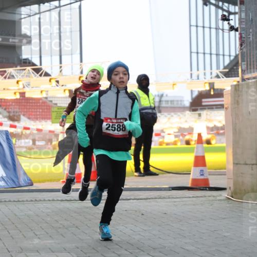 08.12.2024 - St. Pauli X-Mass-Run No. 14 H.Heesch http://msf.ph/oto/7489118 08.12.2024 09:55:01 Ziel 1863, 2588, 2588, 2891 meine-sportfotos.de