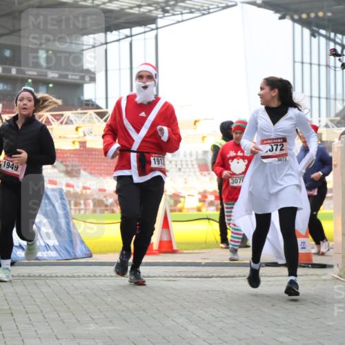 08.12.2024 - St. Pauli X-Mass-Run No. 14 H.Heesch http://msf.ph/oto/7489125 08.12.2024 10:03:53 Ziel 2822, 3260, 1912, 1949, 2093, 2094, 2098, 2663, 2848, 3062, 3063, 3070, 3072 meine-sportfotos.de