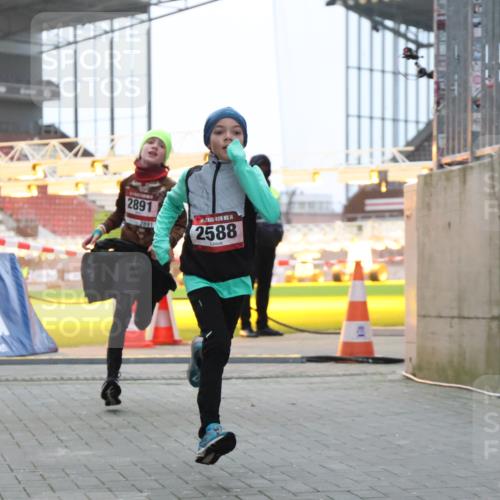 08.12.2024 - St. Pauli X-Mass-Run No. 14 H.Heesch http://msf.ph/oto/7489128 08.12.2024 09:55:02 Ziel 1863, 2588, 2891, 2588, 2891 meine-sportfotos.de