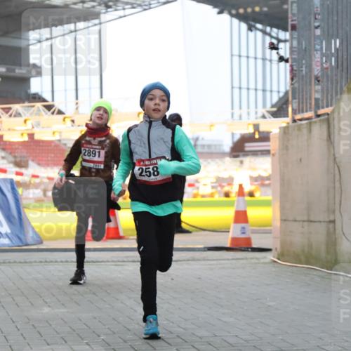 08.12.2024 - St. Pauli X-Mass-Run No. 14 H.Heesch http://msf.ph/oto/7489135 08.12.2024 09:55:02 Ziel 1863, 2588, 2891, 2588, 2891 meine-sportfotos.de