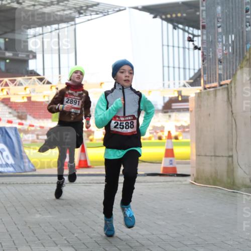08.12.2024 - St. Pauli X-Mass-Run No. 14 H.Heesch http://msf.ph/oto/7489143 08.12.2024 09:55:02 Ziel 1863, 2588, 2891, 2588, 2891 meine-sportfotos.de