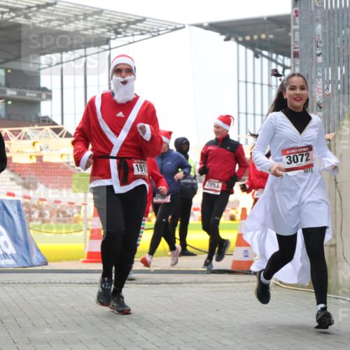 08.12.2024 - St. Pauli X-Mass-Run No. 14 H.Heesch http://msf.ph/oto/7489144 08.12.2024 10:03:54 Ziel 2822, 3260, 1912, 1949, 2093, 2094, 2098, 2663, 2848, 3062, 3063, 3070, 3072 meine-sportfotos.de