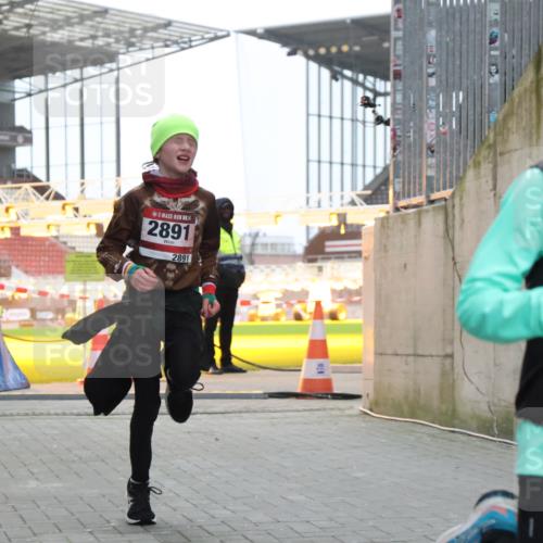 08.12.2024 - St. Pauli X-Mass-Run No. 14 H.Heesch http://msf.ph/oto/7489156 08.12.2024 09:55:02 Ziel 1863, 2588, 2891, 2588, 2891 meine-sportfotos.de