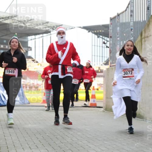 08.12.2024 - St. Pauli X-Mass-Run No. 14 H.Heesch http://msf.ph/oto/7489176 08.12.2024 10:03:54 Ziel 2822, 3260, 1912, 1949, 2093, 2094, 2098, 2663, 2848, 3062, 3063, 3070, 3072 meine-sportfotos.de