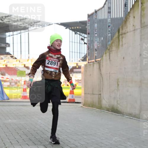 08.12.2024 - St. Pauli X-Mass-Run No. 14 H.Heesch http://msf.ph/oto/7489178 08.12.2024 09:55:03 Ziel 1863, 2588, 2891, 2588, 2891 meine-sportfotos.de
