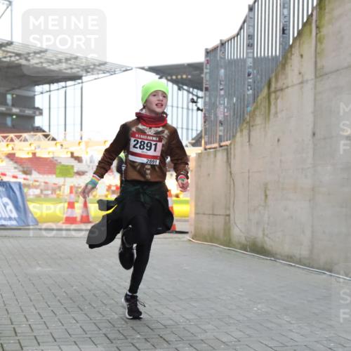 08.12.2024 - St. Pauli X-Mass-Run No. 14 H.Heesch http://msf.ph/oto/7489196 08.12.2024 09:55:03 Ziel 1863, 2588, 2891, 2588, 2891 meine-sportfotos.de