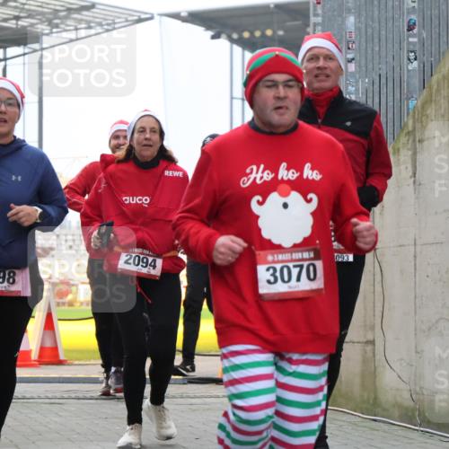 08.12.2024 - St. Pauli X-Mass-Run No. 14 H.Heesch http://msf.ph/oto/7489247 08.12.2024 10:03:57 Ziel 1912, 1949, 3070, 3072, 3260, 330, 1912, 1949, 2093, 2094, 2098, 2663, 2759, 2848, 3062, 3063, 3070, 3072 meine-sportfotos.de
