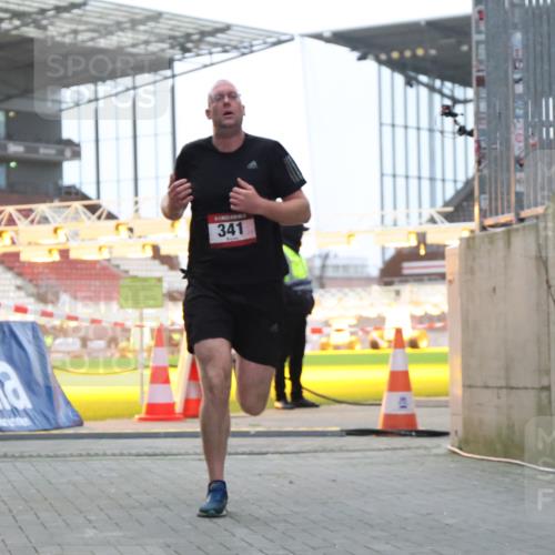 08.12.2024 - St. Pauli X-Mass-Run No. 14 H.Heesch http://msf.ph/oto/7489248 08.12.2024 09:55:14 Ziel 2588, 2891, 341 meine-sportfotos.de