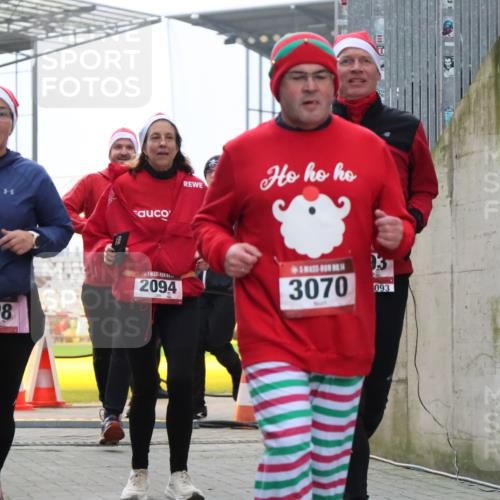 08.12.2024 - St. Pauli X-Mass-Run No. 14 H.Heesch http://msf.ph/oto/7489253 08.12.2024 10:03:57 Ziel 1912, 1949, 3070, 3072, 3260, 330, 1912, 1949, 2093, 2094, 2098, 2663, 2759, 2848, 3062, 3063, 3070, 3072 meine-sportfotos.de