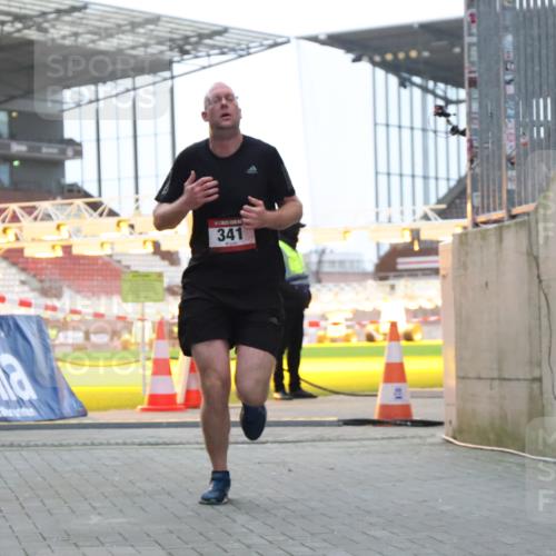 08.12.2024 - St. Pauli X-Mass-Run No. 14 H.Heesch http://msf.ph/oto/7489254 08.12.2024 09:55:14 Ziel 2588, 2891, 341 meine-sportfotos.de