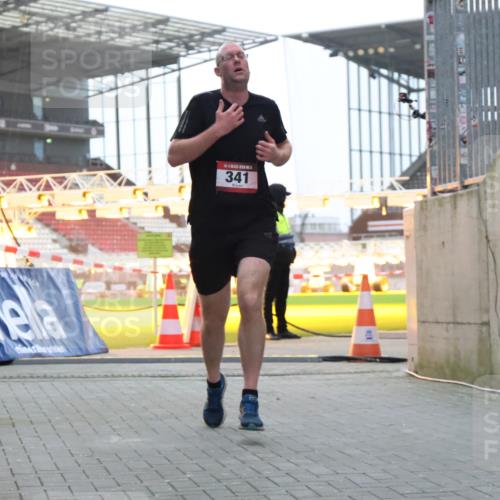 08.12.2024 - St. Pauli X-Mass-Run No. 14 H.Heesch http://msf.ph/oto/7489271 08.12.2024 09:55:14 Ziel 2588, 2891, 341 meine-sportfotos.de