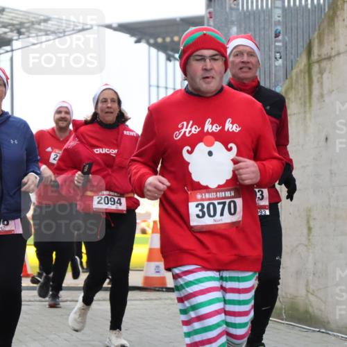 08.12.2024 - St. Pauli X-Mass-Run No. 14 H.Heesch http://msf.ph/oto/7489274 08.12.2024 10:03:57 Ziel 1912, 1949, 3070, 3072, 3260, 330, 1912, 1949, 2093, 2094, 2098, 2663, 2759, 2848, 3062, 3063, 3070, 3072 meine-sportfotos.de