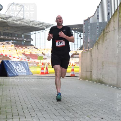 08.12.2024 - St. Pauli X-Mass-Run No. 14 H.Heesch http://msf.ph/oto/7489278 08.12.2024 09:55:15 Ziel 341, 2588, 2891, 341 meine-sportfotos.de