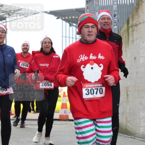 08.12.2024 - St. Pauli X-Mass-Run No. 14 H.Heesch http://msf.ph/oto/7489279 08.12.2024 10:03:57 Ziel 1912, 1949, 3070, 3072, 3260, 330, 1912, 1949, 2093, 2094, 2098, 2663, 2759, 2848, 3062, 3063, 3070, 3072 meine-sportfotos.de
