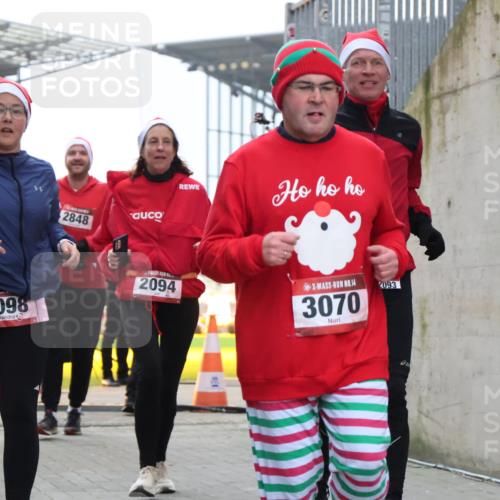 08.12.2024 - St. Pauli X-Mass-Run No. 14 H.Heesch http://msf.ph/oto/7489287 08.12.2024 10:03:57 Ziel 1912, 1949, 3070, 3072, 3260, 330, 1912, 1949, 2093, 2094, 2098, 2663, 2759, 2848, 3062, 3063, 3070, 3072 meine-sportfotos.de