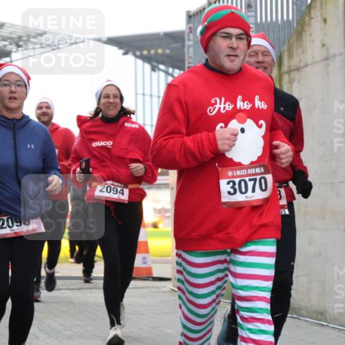 08.12.2024 - St. Pauli X-Mass-Run No. 14 H.Heesch http://msf.ph/oto/7489296 08.12.2024 10:03:57 Ziel 1912, 1949, 3070, 3072, 3260, 330, 1912, 1949, 2093, 2094, 2098, 2663, 2759, 2848, 3062, 3063, 3070, 3072 meine-sportfotos.de