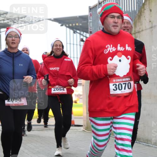 08.12.2024 - St. Pauli X-Mass-Run No. 14 H.Heesch http://msf.ph/oto/7489300 08.12.2024 10:03:58 Ziel 1912, 1949, 2093, 2098, 3070, 3072, 3260, 330, 624, 1912, 2093, 2094, 2098, 2663, 2759, 2848, 3062, 3063, 3070, 3072 meine-sportfotos.de
