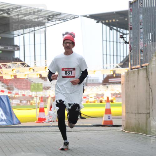 08.12.2024 - St. Pauli X-Mass-Run No. 14 H.Heesch http://msf.ph/oto/7489302 08.12.2024 09:55:26 Ziel 341, 881, 907 meine-sportfotos.de