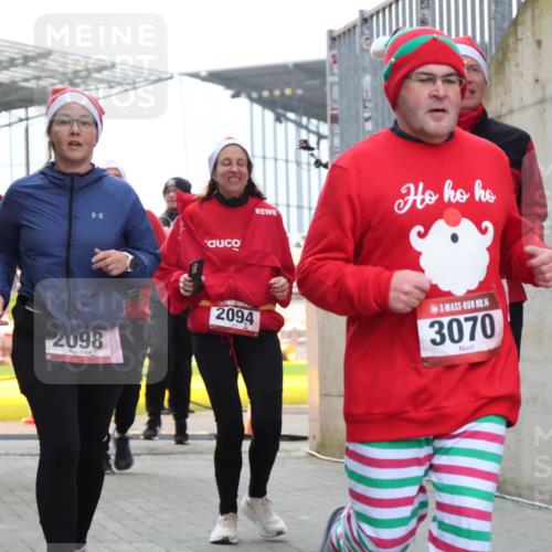 08.12.2024 - St. Pauli X-Mass-Run No. 14 H.Heesch http://msf.ph/oto/7489307 08.12.2024 10:03:58 Ziel 1912, 1949, 2093, 2098, 3070, 3072, 3260, 330, 624, 1912, 2093, 2094, 2098, 2663, 2759, 2848, 3062, 3063, 3070, 3072 meine-sportfotos.de