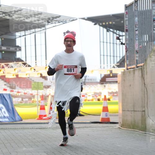 08.12.2024 - St. Pauli X-Mass-Run No. 14 H.Heesch http://msf.ph/oto/7489309 08.12.2024 09:55:26 Ziel 341, 881, 907 meine-sportfotos.de