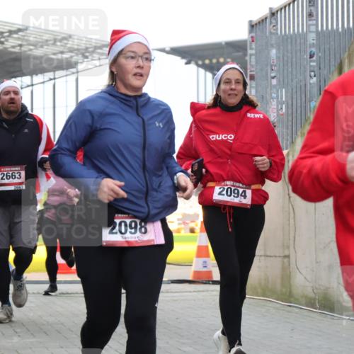 08.12.2024 - St. Pauli X-Mass-Run No. 14 H.Heesch http://msf.ph/oto/7489314 08.12.2024 10:03:58 Ziel 1912, 1949, 2093, 2098, 3070, 3072, 3260, 330, 624, 1912, 2093, 2094, 2098, 2663, 2759, 2848, 3062, 3063, 3070, 3072 meine-sportfotos.de