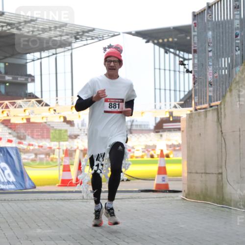 08.12.2024 - St. Pauli X-Mass-Run No. 14 H.Heesch http://msf.ph/oto/7489320 08.12.2024 09:55:26 Ziel 341, 881, 907 meine-sportfotos.de