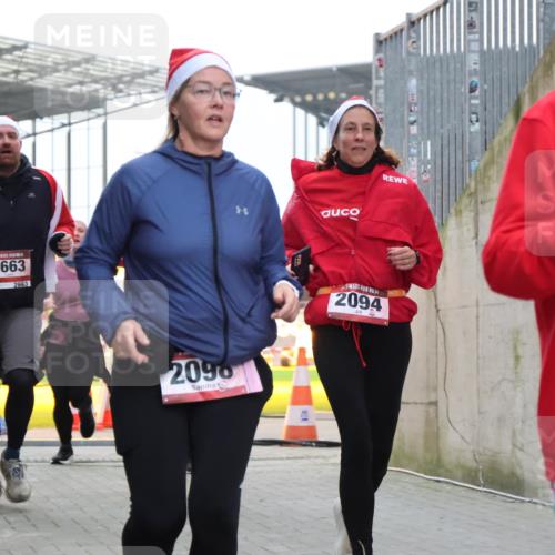 08.12.2024 - St. Pauli X-Mass-Run No. 14 H.Heesch http://msf.ph/oto/7489321 08.12.2024 10:03:58 Ziel 1912, 1949, 2093, 2098, 3070, 3072, 3260, 330, 624, 1912, 2093, 2094, 2098, 2663, 2759, 2848, 3062, 3063, 3070, 3072 meine-sportfotos.de