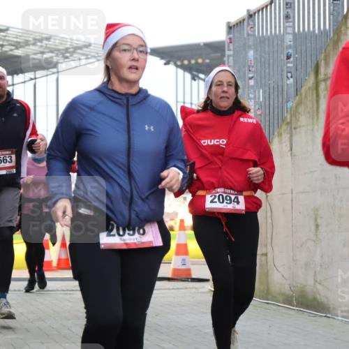 08.12.2024 - St. Pauli X-Mass-Run No. 14 H.Heesch http://msf.ph/oto/7489325 08.12.2024 10:03:58 Ziel 1912, 1949, 2093, 2098, 3070, 3072, 3260, 330, 624, 1912, 2093, 2094, 2098, 2663, 2759, 2848, 3062, 3063, 3070, 3072 meine-sportfotos.de
