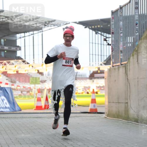 08.12.2024 - St. Pauli X-Mass-Run No. 14 H.Heesch http://msf.ph/oto/7489327 08.12.2024 09:55:26 Ziel 341, 881, 907 meine-sportfotos.de
