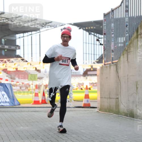 08.12.2024 - St. Pauli X-Mass-Run No. 14 H.Heesch http://msf.ph/oto/7489336 08.12.2024 09:55:26 Ziel 341, 881, 907 meine-sportfotos.de