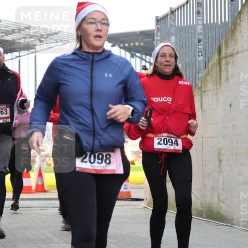 08.12.2024 - St. Pauli X-Mass-Run No. 14 H.Heesch http://msf.ph/oto/7489337 08.12.2024 10:03:58 Ziel 1912, 1949, 2093, 2098, 3070, 3072, 3260, 330, 624, 1912, 2093, 2094, 2098, 2663, 2759, 2848, 3062, 3063, 3070, 3072 meine-sportfotos.de