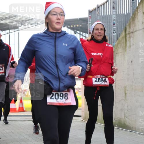 08.12.2024 - St. Pauli X-Mass-Run No. 14 H.Heesch http://msf.ph/oto/7489343 08.12.2024 10:03:58 Ziel 1912, 1949, 2093, 2098, 3070, 3072, 3260, 330, 624, 1912, 2093, 2094, 2098, 2663, 2759, 2848, 3062, 3063, 3070, 3072 meine-sportfotos.de