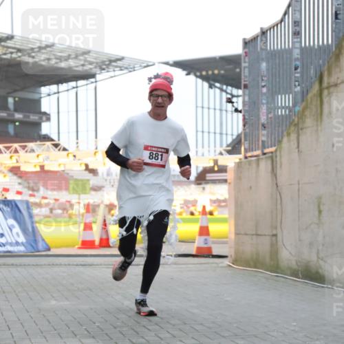 08.12.2024 - St. Pauli X-Mass-Run No. 14 H.Heesch http://msf.ph/oto/7489344 08.12.2024 09:55:26 Ziel 341, 881, 907 meine-sportfotos.de