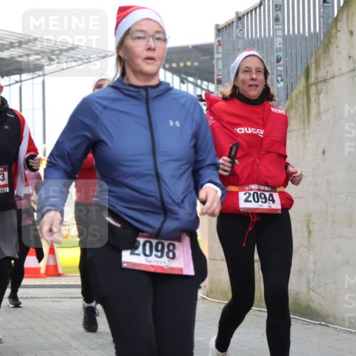 08.12.2024 - St. Pauli X-Mass-Run No. 14 H.Heesch http://msf.ph/oto/7489350 08.12.2024 10:03:58 Ziel 1912, 1949, 2093, 2098, 3070, 3072, 3260, 330, 624, 1912, 2093, 2094, 2098, 2663, 2759, 2848, 3062, 3063, 3070, 3072 meine-sportfotos.de