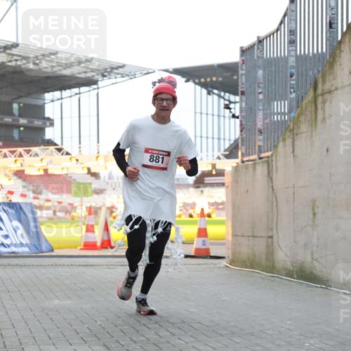 08.12.2024 - St. Pauli X-Mass-Run No. 14 H.Heesch http://msf.ph/oto/7489351 08.12.2024 09:55:26 Ziel 341, 881, 907 meine-sportfotos.de