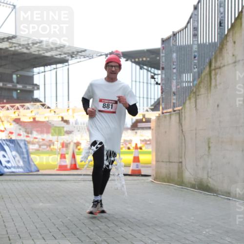 08.12.2024 - St. Pauli X-Mass-Run No. 14 H.Heesch http://msf.ph/oto/7489358 08.12.2024 09:55:27 Ziel 341, 881, 881, 907 meine-sportfotos.de