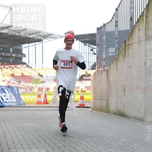 08.12.2024 - St. Pauli X-Mass-Run No. 14 H.Heesch http://msf.ph/oto/7489364 08.12.2024 09:55:27 Ziel 341, 881, 881, 907 meine-sportfotos.de