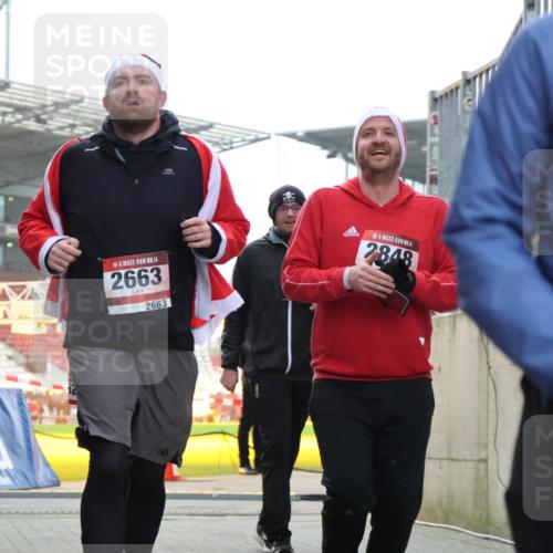 08.12.2024 - St. Pauli X-Mass-Run No. 14 H.Heesch http://msf.ph/oto/7489365 08.12.2024 10:03:59 Ziel 1912, 1949, 2093, 2098, 3070, 3072, 3260, 330, 624, 1678, 2093, 2094, 2098, 2663, 2759, 2848, 3062, 3063, 3070 meine-sportfotos.de