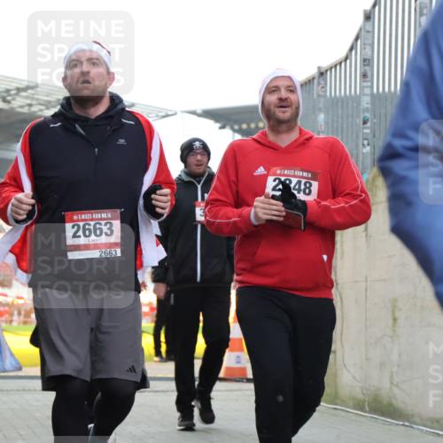 08.12.2024 - St. Pauli X-Mass-Run No. 14 H.Heesch http://msf.ph/oto/7489396 08.12.2024 10:04:00 Ziel 1912, 1949, 2093, 2098, 2663, 3070, 3072, 3260, 330, 624, 1678, 2093, 2094, 2098, 2663, 2759, 2848, 2955, 3062, 3063 meine-sportfotos.de