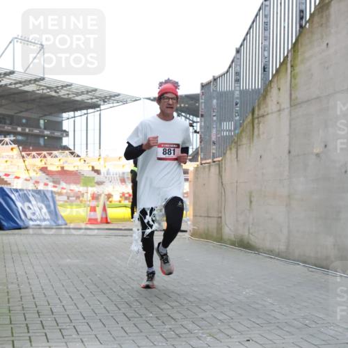 08.12.2024 - St. Pauli X-Mass-Run No. 14 H.Heesch http://msf.ph/oto/7489398 08.12.2024 09:55:27 Ziel 341, 881, 881, 907 meine-sportfotos.de